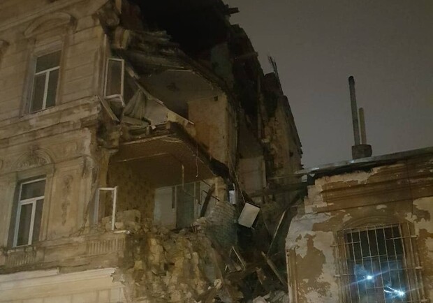 Не успели спасти: в центре Одессы обрушился памятник архитектуры