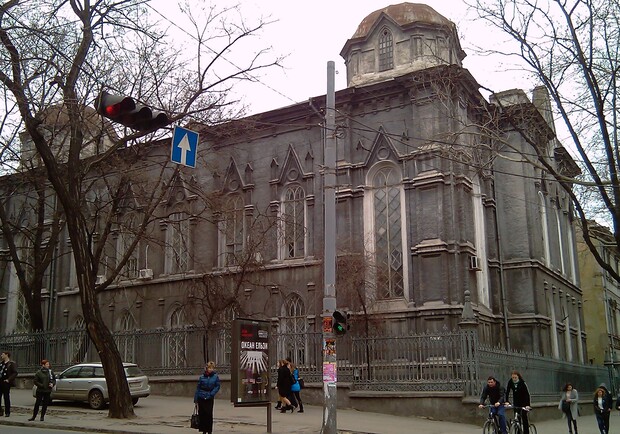 Под слоем штукатурки: в здании Бродской синагоги нашли столетние росписи. Фото из открытых источников