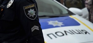Разбили стекло и обокрали: в Киеве напали на машину сотрудника САП