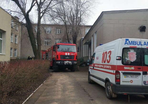 В Одессе горела квартира и школа-интернат. Фото: ГСЧС