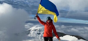 Не было связи неделю: супруга Филатова поднялась на вулкан (фото)