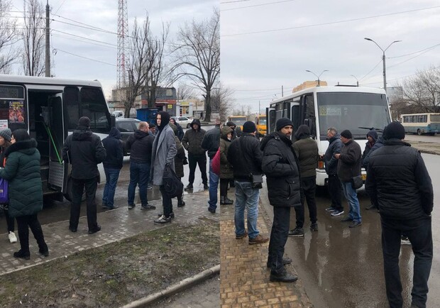 В Одессе бастуют водители маршруток. Фото: ХО