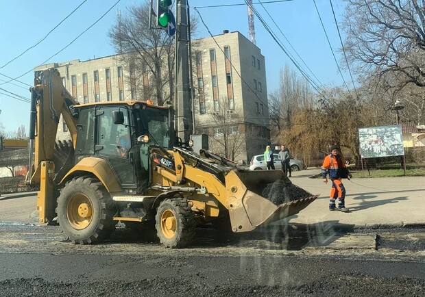 Без пробки не обошлось: на Балковской начали ремонт дороги. Фото: Наталии Горецкой