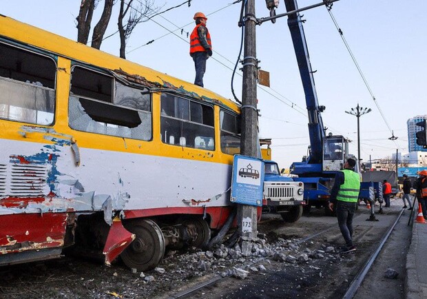В Одессе трамвай снес электроопору: видео момента аварии. Фото: "Думская"