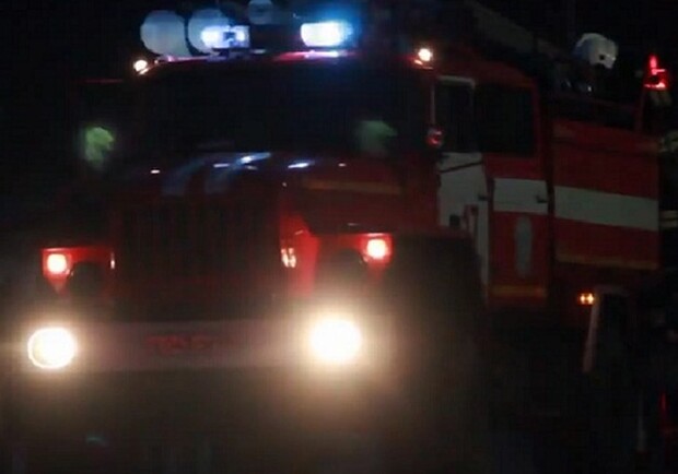 В Одессе пожарные не могли подъехать к дому из-за машин во дворе 