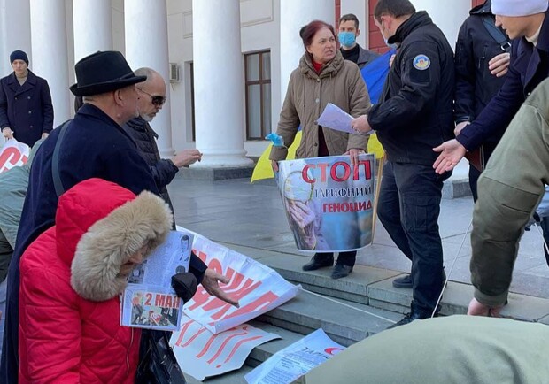 Драка из-за тарифов: митинг в Одессе закончился столкновением с полицией