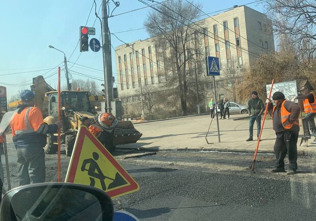 Где в Одессе продолжаются большие пробки. Фото автора