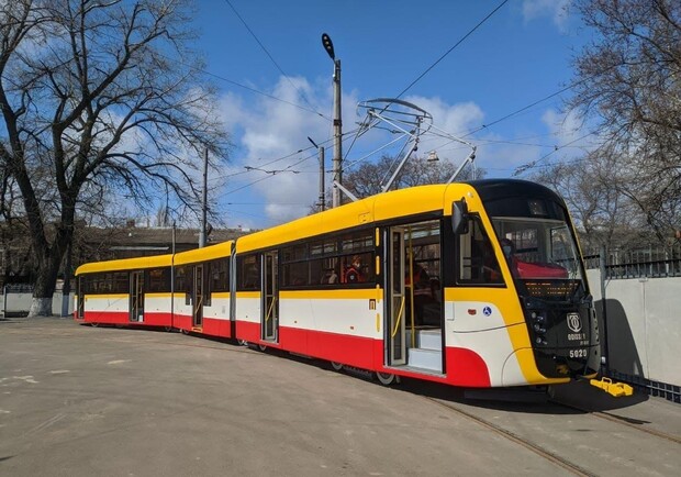 По Одессе будет курсировать новый длинный трамвай. Фото горсовета 