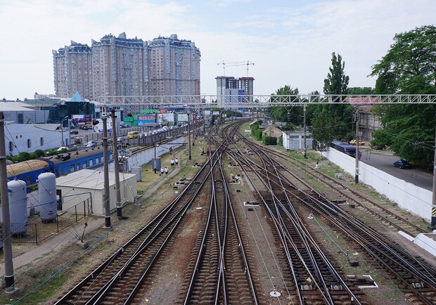 Бросилась под поезд: на железной дороге в Одессе погибла пенсионерка