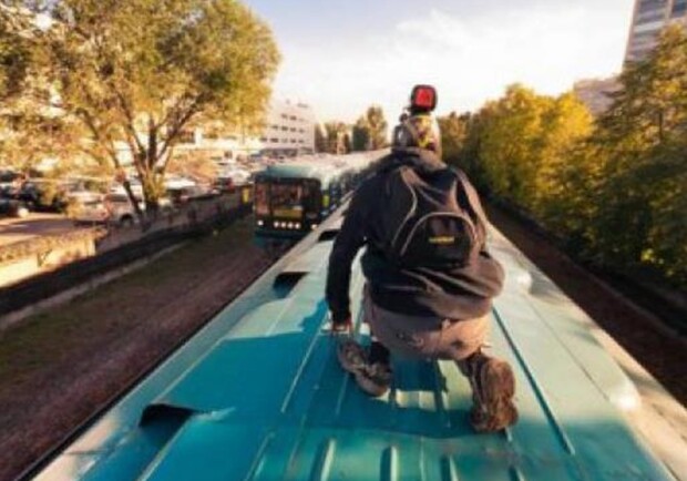 90% ожогов тела: в Одессе подросток взобрался на поезд ради селфи. Фото: www.44.ua