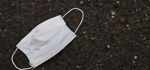 Неадекватная рекакция: мужчина разгромил заправку из-за просьбы надеть маску