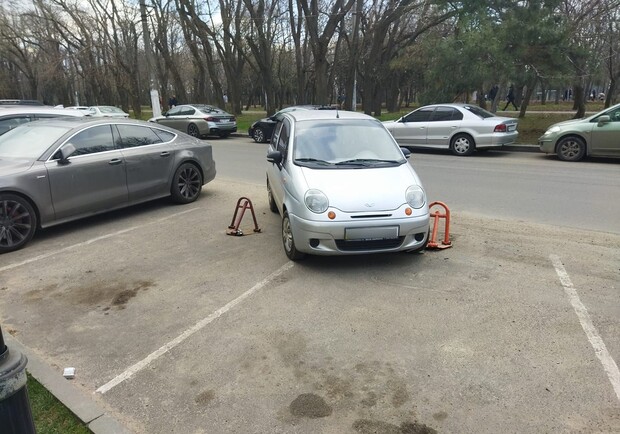Я паркуюсь как: свежая фотоподборка наглых водителей в Одессе. Фото: Я паркуюсь как