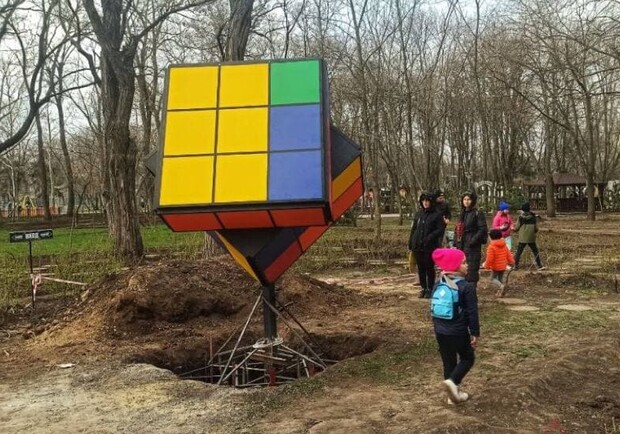Кубик Рубика в парке Горького. Фото: Подслушано Одесса