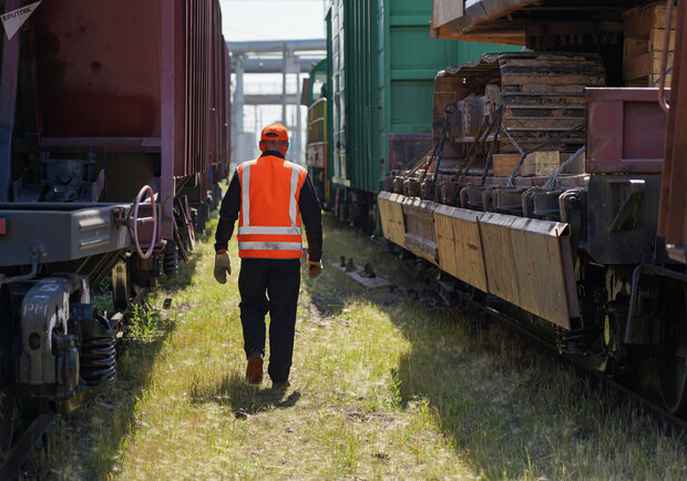 В Одессе работник железной дороги попал под поезд
