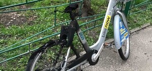 В Киеве ищут поджигателя велосипеда из проката: обещают вознаграждение