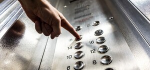 Назло соседям: на Отрадном киевлянин сломал лифт в многоэтажном доме