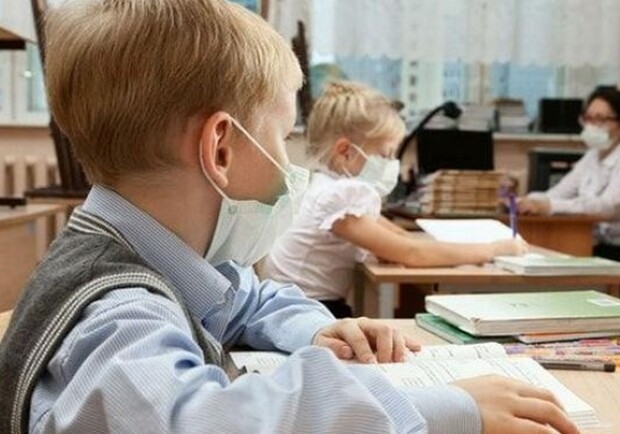 Все за парты: одесские ученики возвращаются в школы - фото