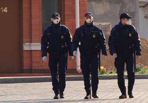 Из-за бомжей в одесских больницах круглосуточно охраняют криоцилиндры. Фото Первого городского