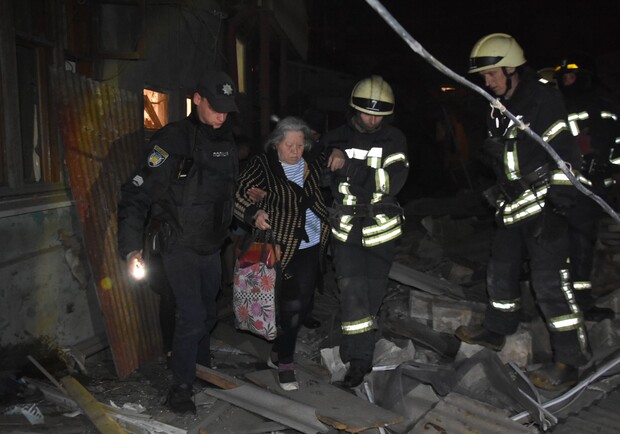 Мощный взрыв газа на Молдаванке: из под завалов достали двух людей  - фото