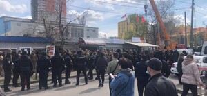 Полсотни правоохранителей и потасовки: в Соцгороде демонтируют незаконные МАФы