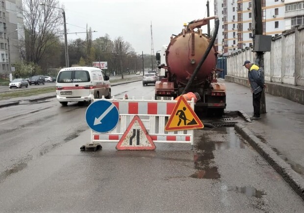 Какая обстановка на дорогах Одессы 27 апреля 2021 года. Фото коммунальщиков