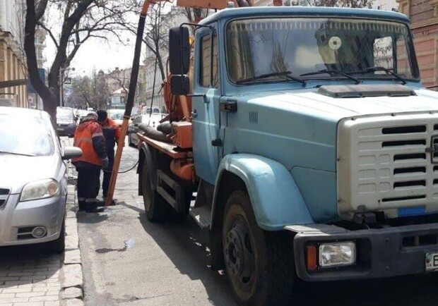 Где в Одессе ремонтируют дороги и чистят дождеприемники. Фото горсовета 