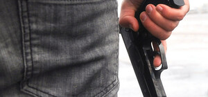 Весеннее обострение: в Киеве мужчина угрожал сотрудникам McDonald’s пистолетом