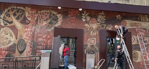 Не скроют, а реставрируют: на Печерске супермаркет за свой счет обновит мозаику