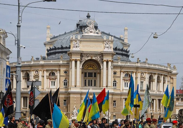 Годовщина трагедии: в центре Одессы прошел Марш защитников города. Фото: "Думская"