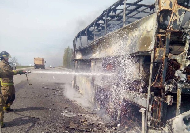 Пожар в автобусе на трассе "Киев-Одесса": какую компенсацию получат пассажиры. Фото: Служба чрезвычайных ситуаций