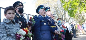 С цветами и ветеранами: как отметили День Победы в Запорожье