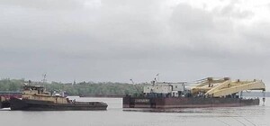 Пробил дно: плавкран 