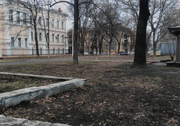 С фонтаном и скульптурами: в центре Одессы реконструируют сквер. Фото: горсовет