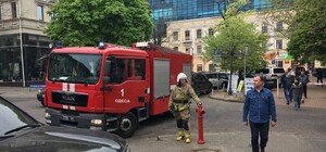 В центре Одессы загорелось отделение полиции: есть пострадавшие