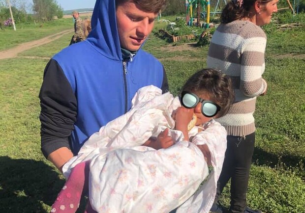 Искали всю ночь: в Одесской области пропавшую четырехлетнюю девочку забрали из семьи  - фото