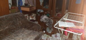 Жуткие условия: в Одессе из закрытой квартиры спасли голодных малышей