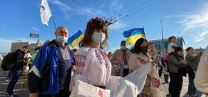 Смотри фото: по Харькову прошел марш вышиванок