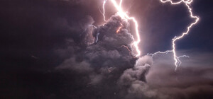 Одежда расправилась: в Днепропетровской области молния попала в двух женщин