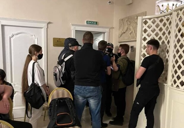 "Разрушают наши семьи": в Одессе активисты сорвали мероприятие для феминисток. Фото: Olena Shevchenko