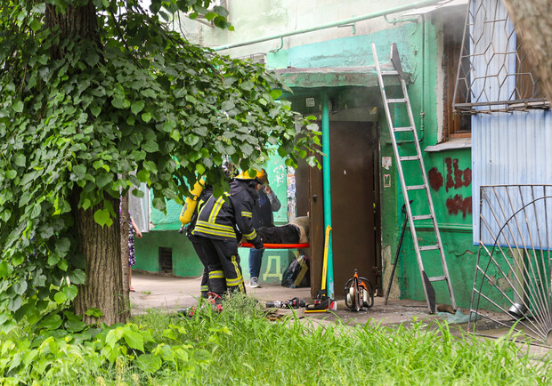 Из-за пригоревшей еды: в пожаре на Черемушках погиб мужчина. Фото: "Думская"