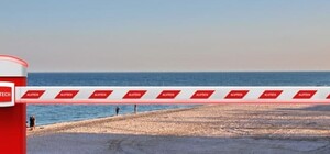 В Примпосаде поставили шлагбаум и требуют деньги за въезд: подробности