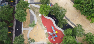 Фотофакт: на Алексеевке монтируют новую зону отдыха