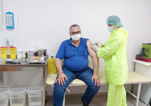Будет быстрее: куда звонить, чтобы тебя вакцинировали в Одессе - фото