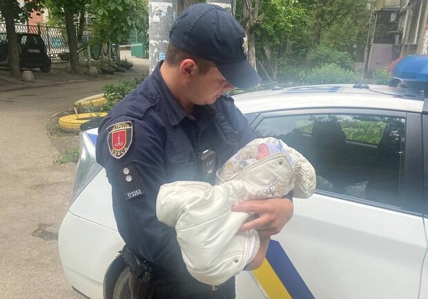 В Одессе задержали пьяную мать с двухмесячным младенцем. Фото полиции