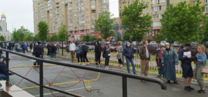 В КГГА объяснили, почему возле МВЦ собираются огромные очереди на вакцинацию