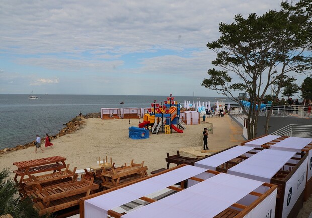 В Одессе открыли инклюзивный пляж: он получил "Голубой флаг". Фото: горсовет