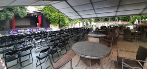 Лаундж-зона вместо бесплатной выставки: Летний театр Одессы перестроили в концертную площадку