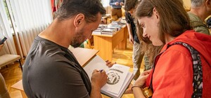 Военная проза и детская литература: в ДнепрОГА презентовали новые книги