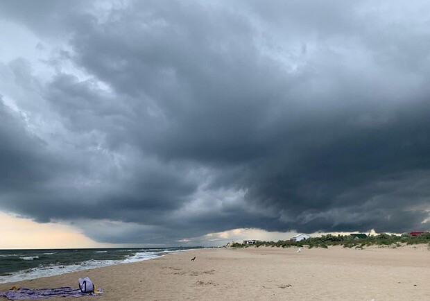 Кажется, дождь собирается: одесситы поделились снимками штормового неба. Фото: Svetlana Zagorulko