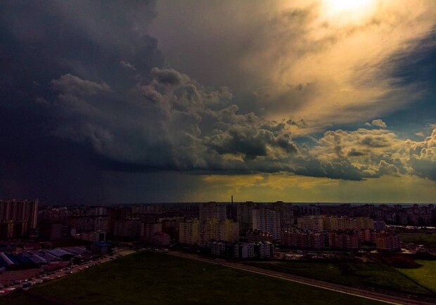 Оставайся дома: в Одессе разбушевалась непогода. Фото: instagram.com/oleggorik
